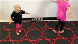 Svalerne flyver tæt