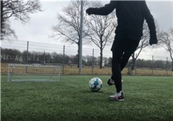 Første berøringer og inderside afleveringer