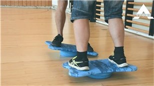 To personer gør sig klar