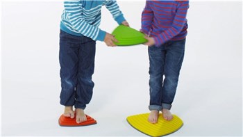 Balancesten fra Gonge - Gå over åen