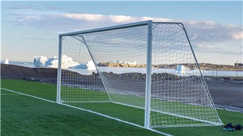 Montering af net på et fodboldmål