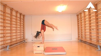 Spottrainer - spændstighed og håndstand