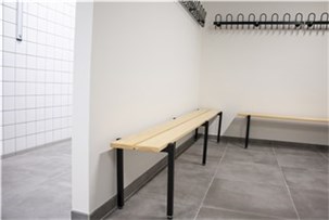 Enkeltbænk fritstående med fyr som bænk