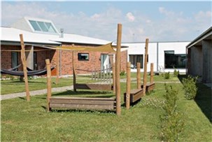 Sansehave med solsejl