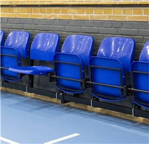 Tribunesæde klapbar - 3 stk på række, vægmonteret