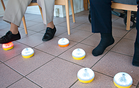 Bevægelsesaktivitet for ældreidræt med Slappuk - Find din puck fod