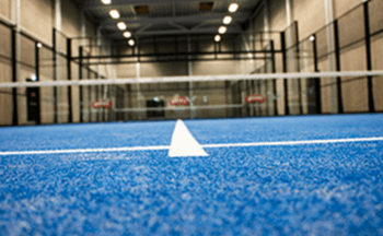 To indendørs padelbaner fra A-Sport i Rønde Idrætscenter