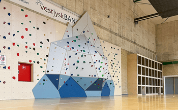 Bouldervæg og vertikal labyrint fra A-Sport i Østhallen