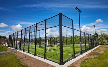 To udendørs padelbaner ved Nr. Åby Efterskole