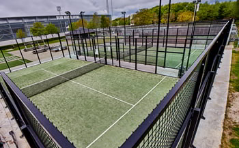 To indendørs- og fire udendørs padelbaner fra A-Sport i Esbjerg