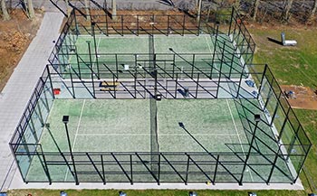 To padelbaner med overdækning på Nordfyn